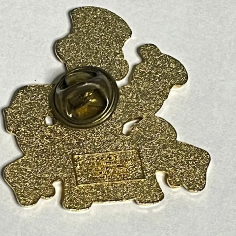 Tigger from Winnie the Pooh St. Patrick's Day 2002 Lapel Hat Vest Pin 1.25